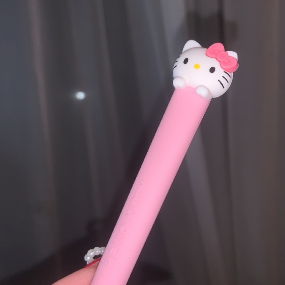 Never used before PINK hello kitty gel pen